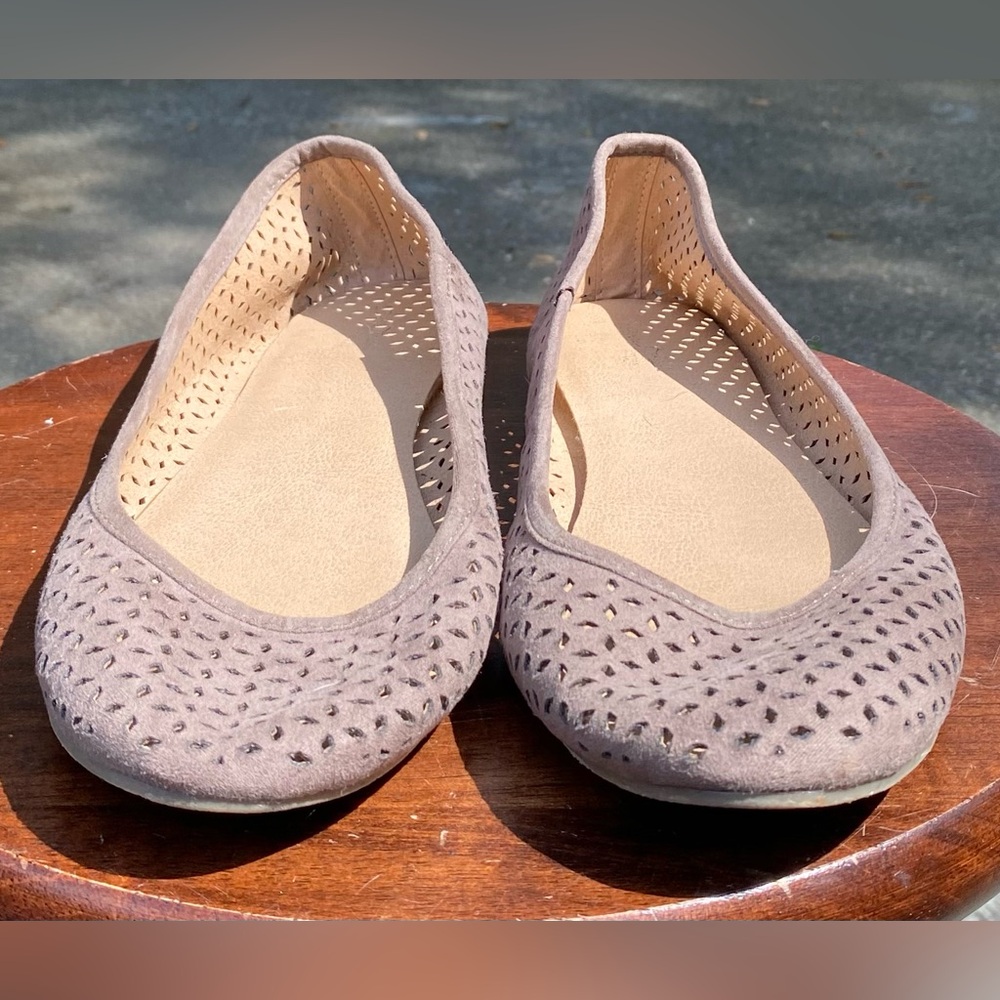 Universal Threads Flats - Picture 3 of 6